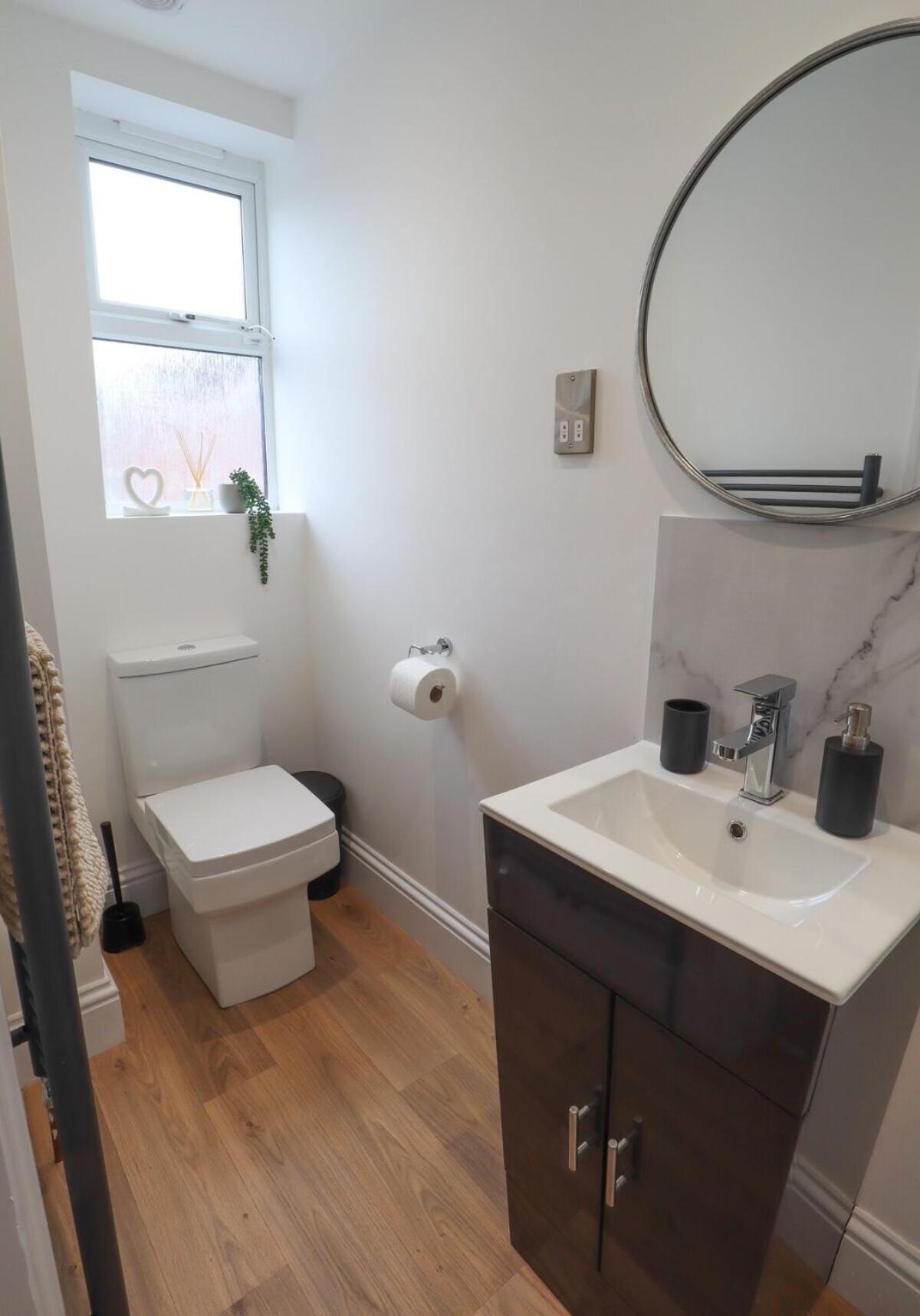 Green Nest Room With Private Bathroom Eastbourne Exterior photo